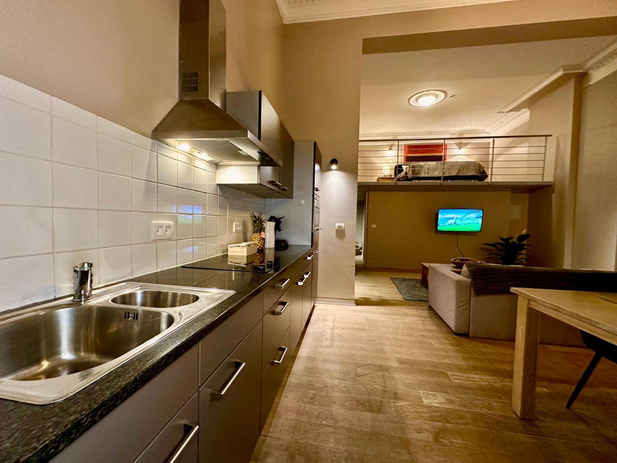 Luxury Suites Castel By Rikas Hotels Antwerpen Bagian luar foto