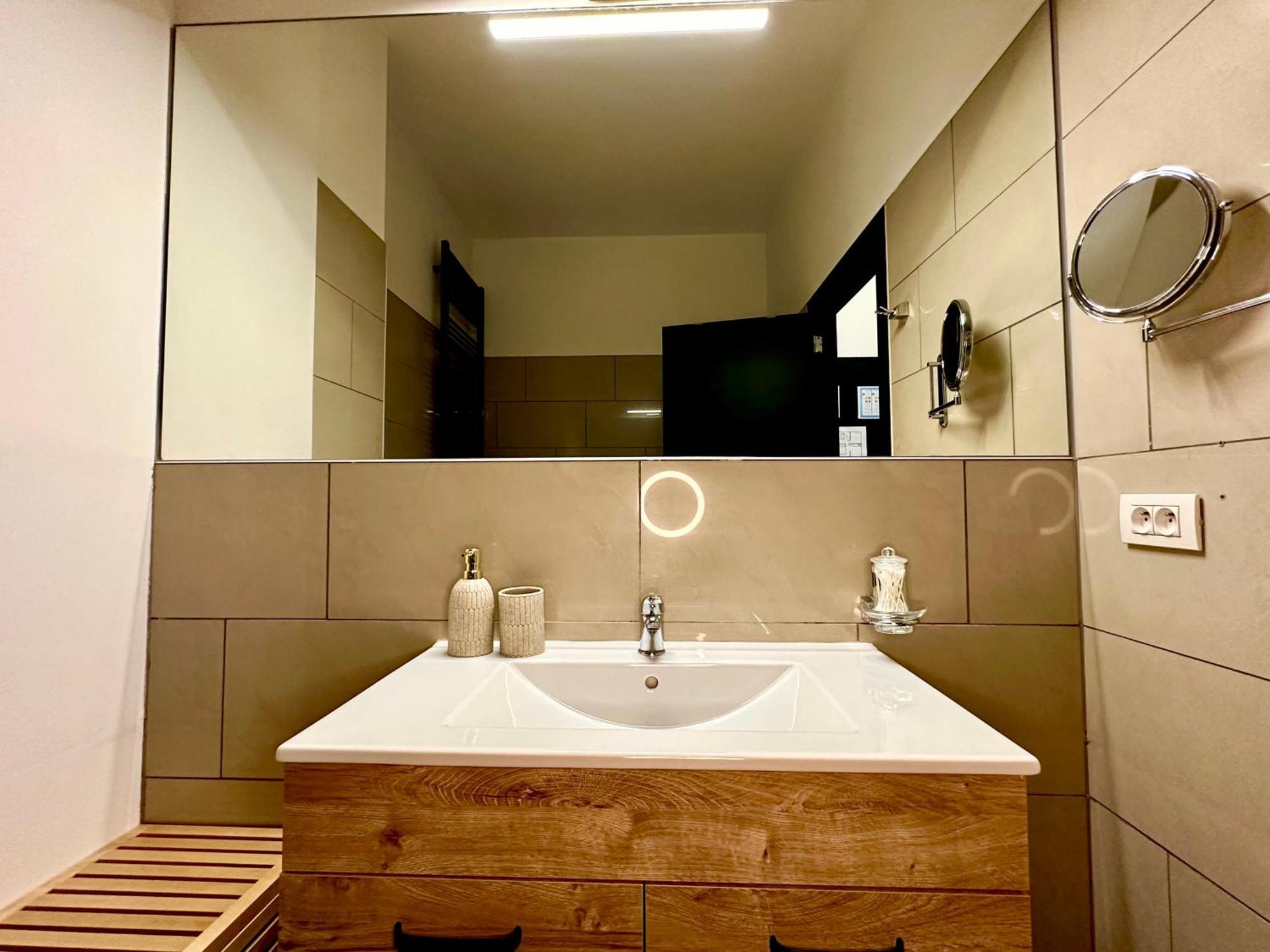 Luxury Suites Castel By Rikas Hotels Antwerpen Bagian luar foto