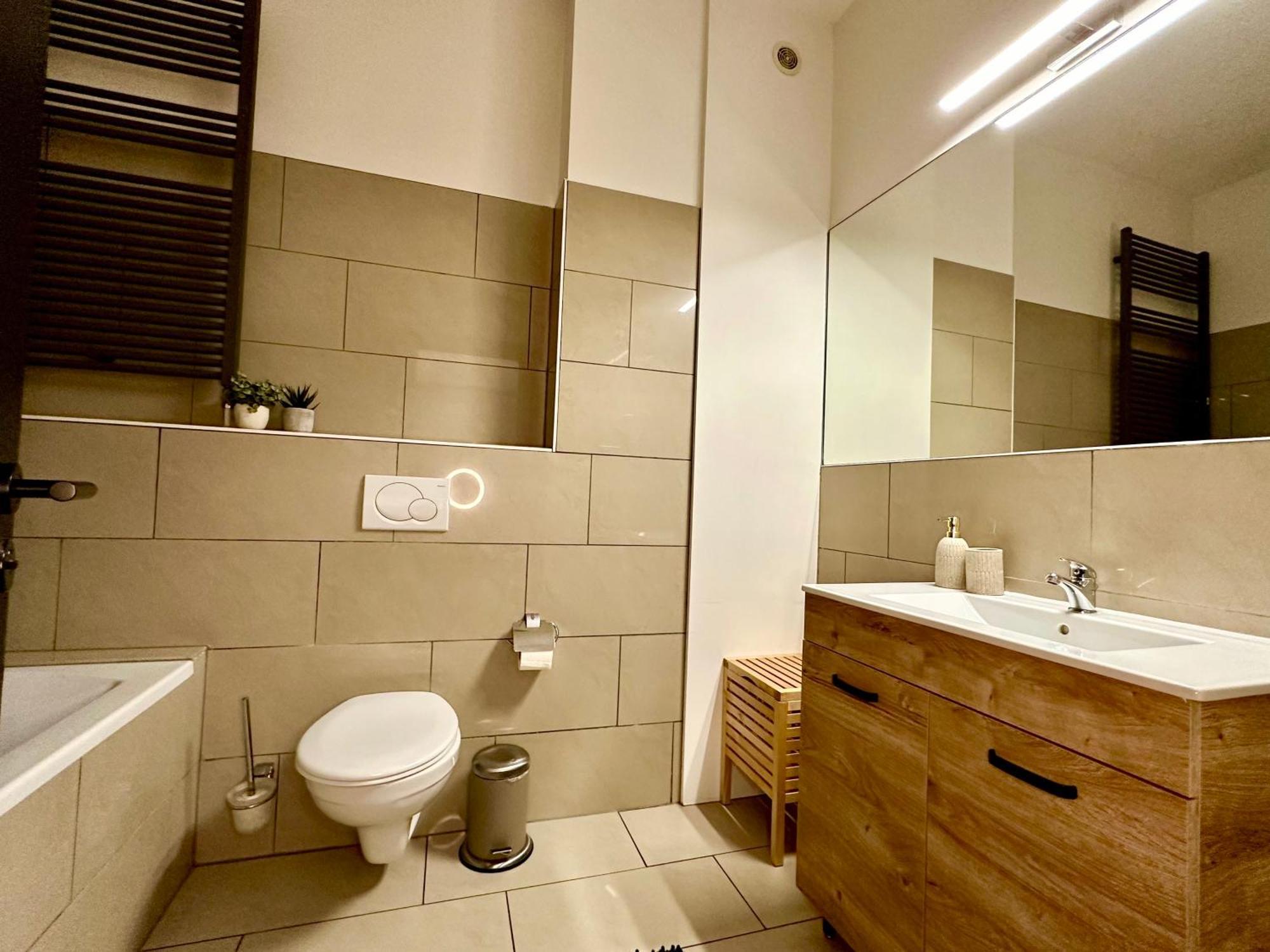 Luxury Suites Castel By Rikas Hotels Antwerpen Bagian luar foto