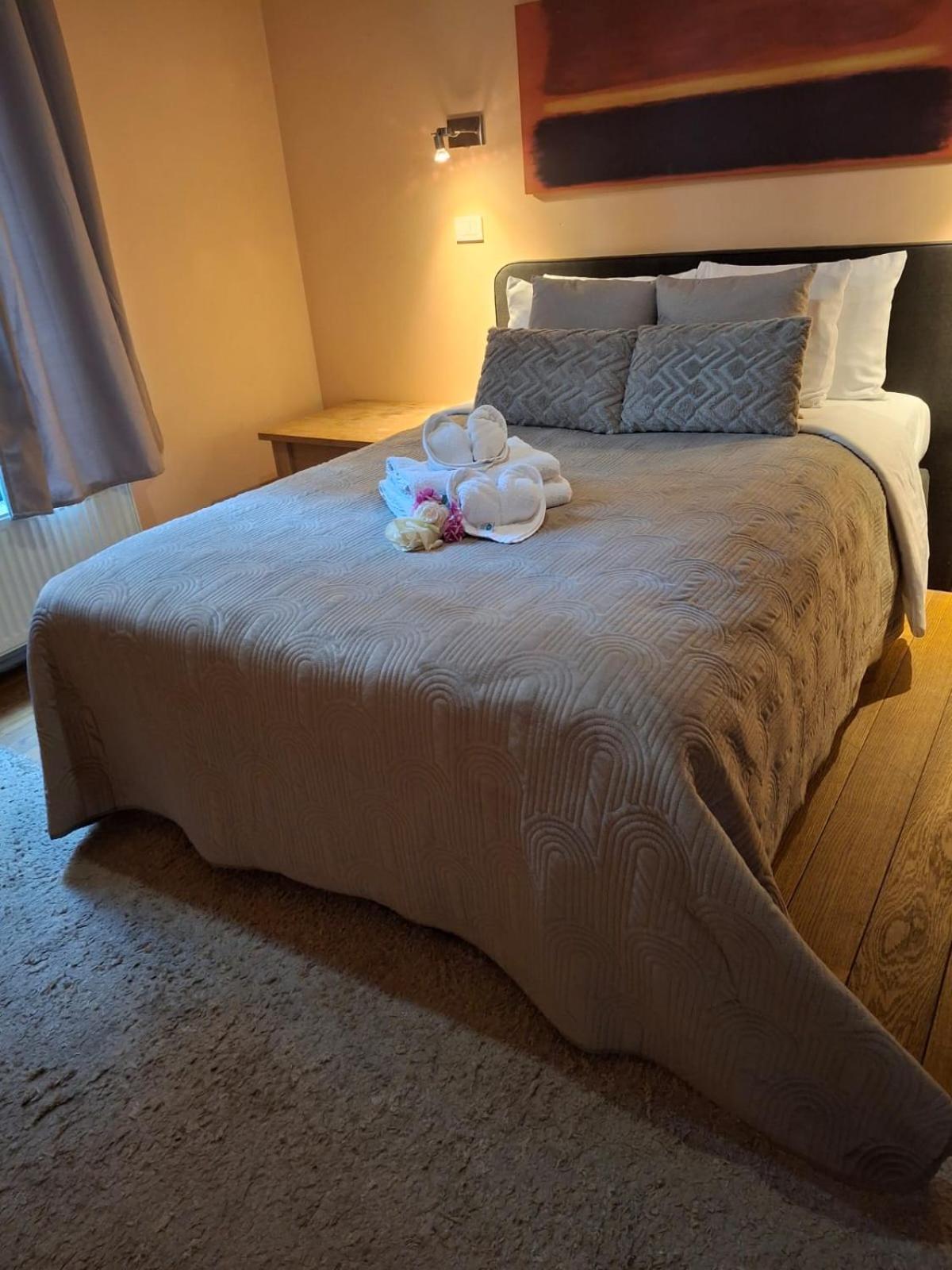 Luxury Suites Castel By Rikas Hotels Antwerpen Bagian luar foto