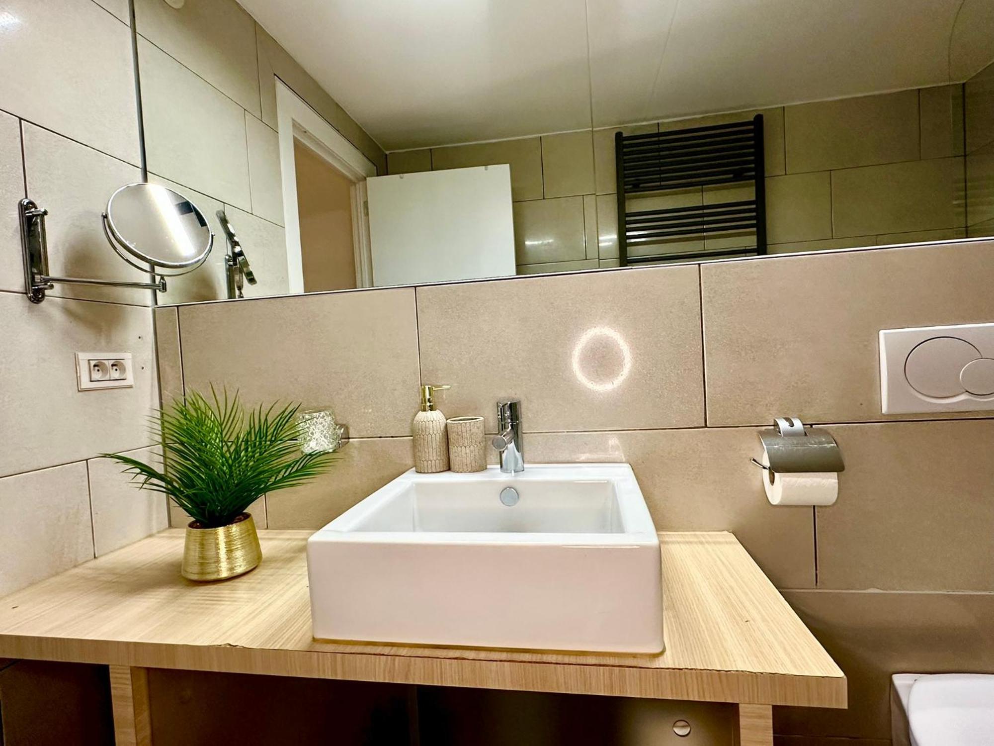Luxury Suites Castel By Rikas Hotels Antwerpen Bagian luar foto