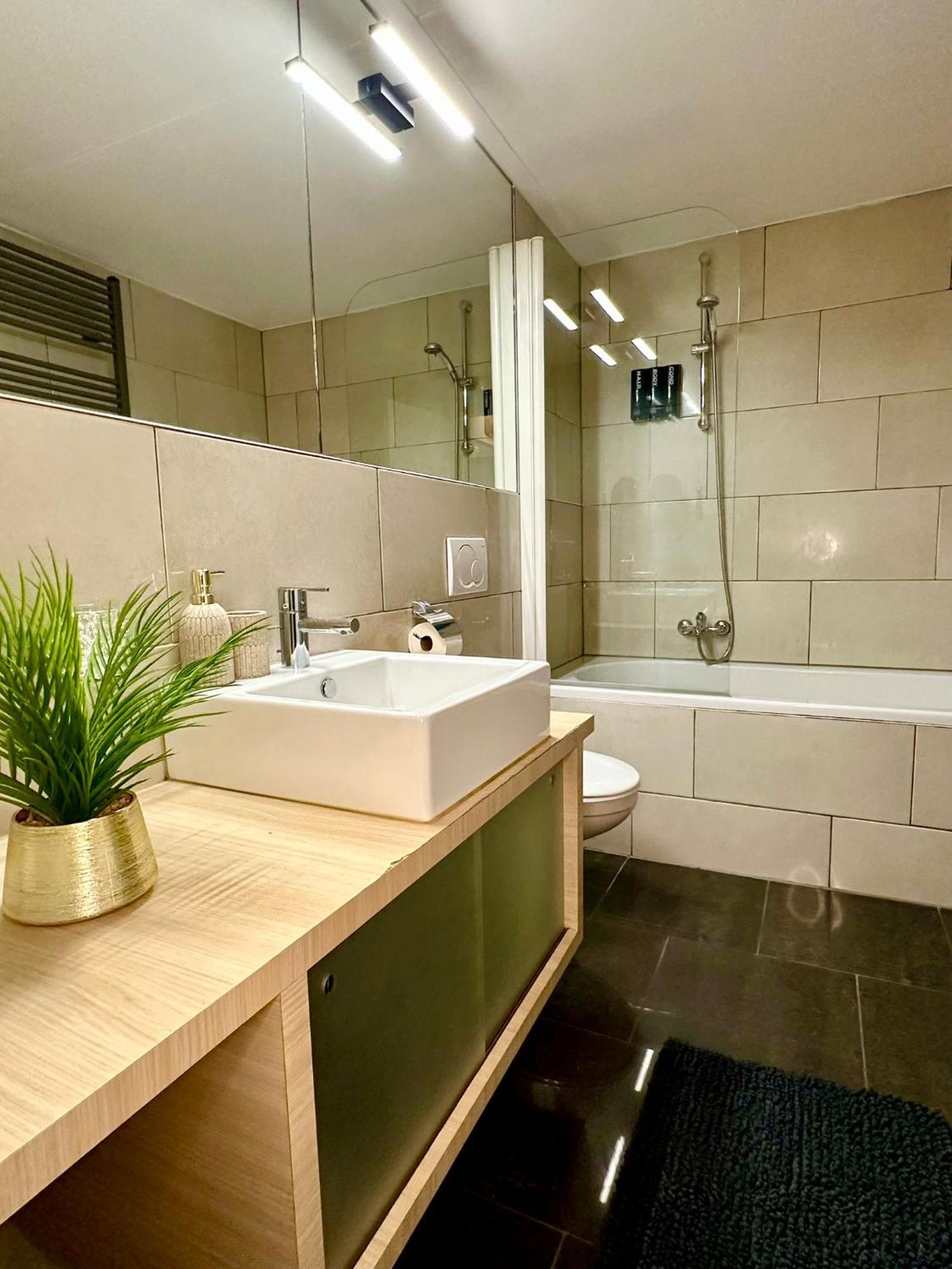 Luxury Suites Castel By Rikas Hotels Antwerpen Bagian luar foto