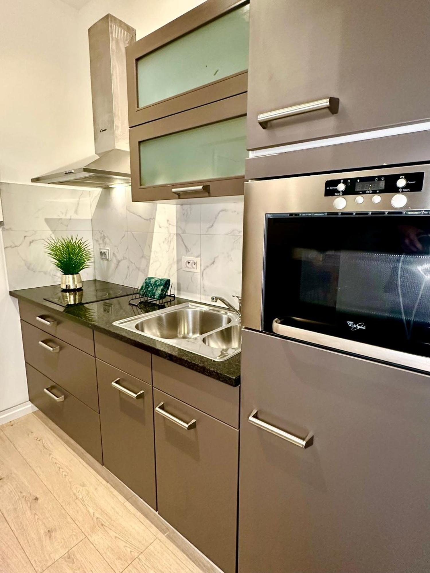 Luxury Suites Castel By Rikas Hotels Antwerpen Bagian luar foto
